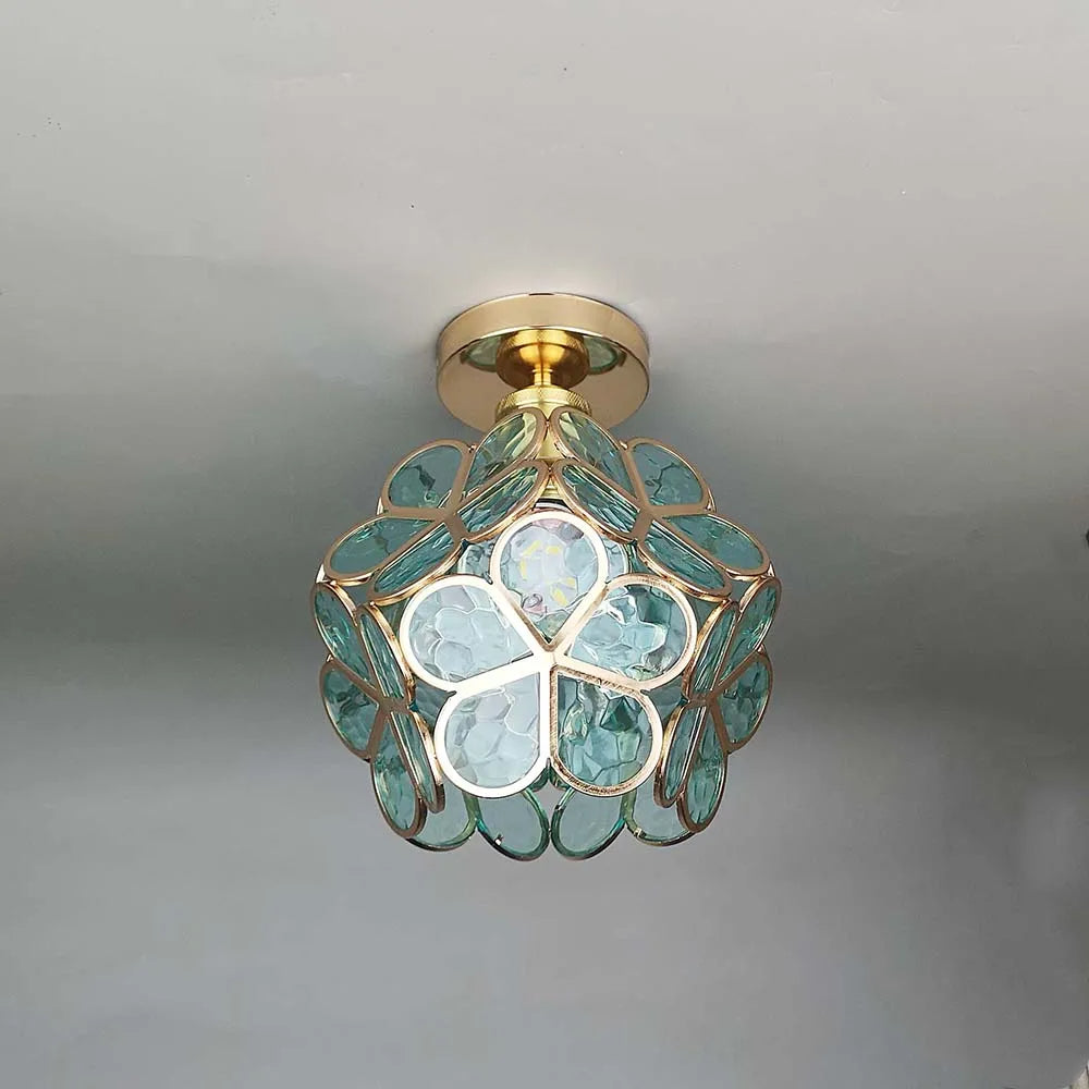 Moderne Blumen-Deckenleuchte aus hochwertigem Glas. Stilvolle Innenleuchte für jeden Raum.