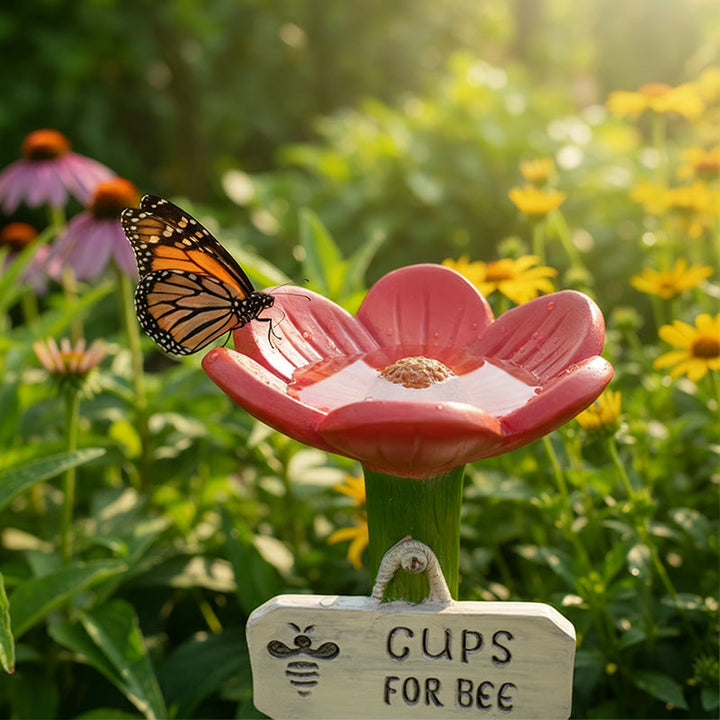Wetterfeste Bienentränke, blumenförmig, essentielle Wasserquelle für Insekten.