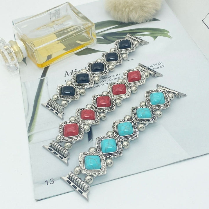 Elegantes Boho-Smartwatch-Armband mit Türkis-Detail, bequem am Handgelenk. Perfektes stilvolles Geschenk.