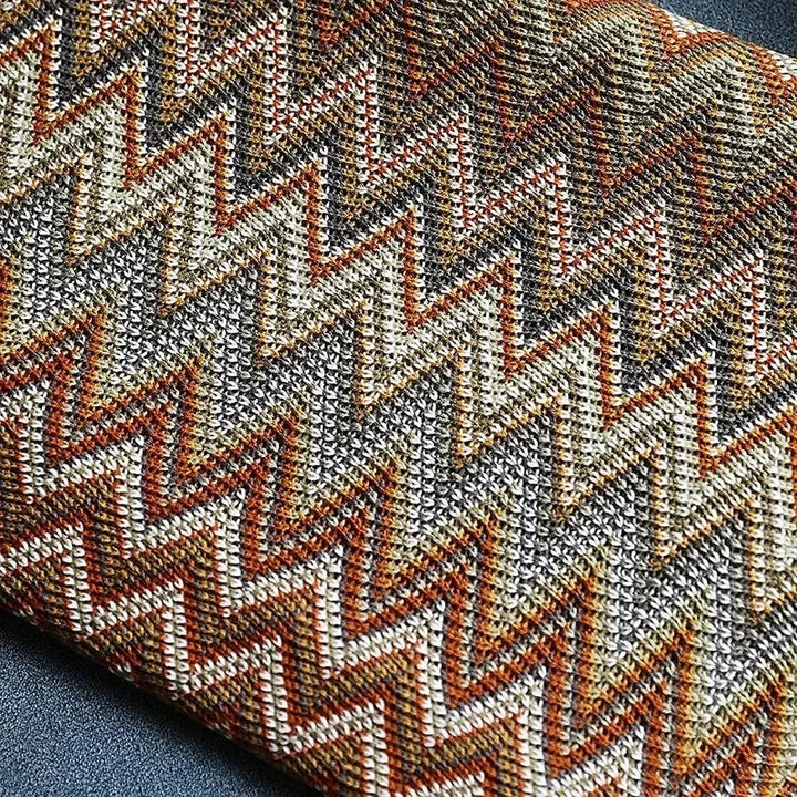 Orangefarbene leichte Boho Decke mit Quasten, stilvolles Wohnaccessoire für gemütliche Momente.