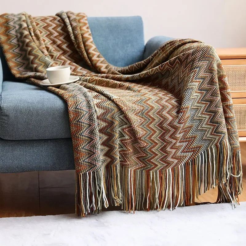 Gemütliche Boho Decke mit Quasten, dekoratives Wohnaccessoire, perfekt für kühle Abende.