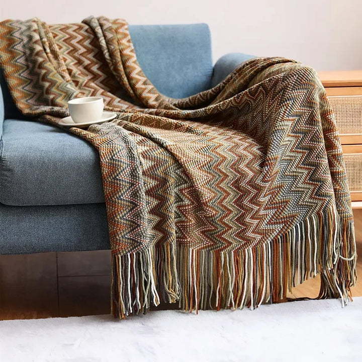 Gemütliche Boho Decke mit Quasten, dekoratives Wohnaccessoire, perfekt für kühle Abende.