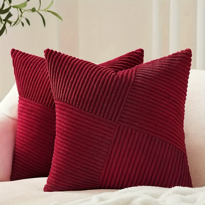 Dekokissenhülle mit Patchwork-Design, aus weichem Cord, perfekt für ein stilvolles Ambiente.