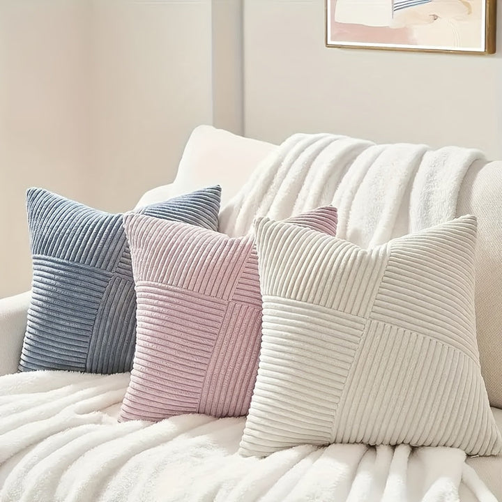 Textile Dekokissen-Hülle im Bohemian-Stil, gefertigt aus weichem Cordstoff mit Patchwork.