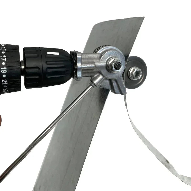 Robuste Blechschere DrillCut Pro als Bohrmaschinenaufsatz. Müheloses Schneiden von Stahlblech, Kupfer & Aluminium.