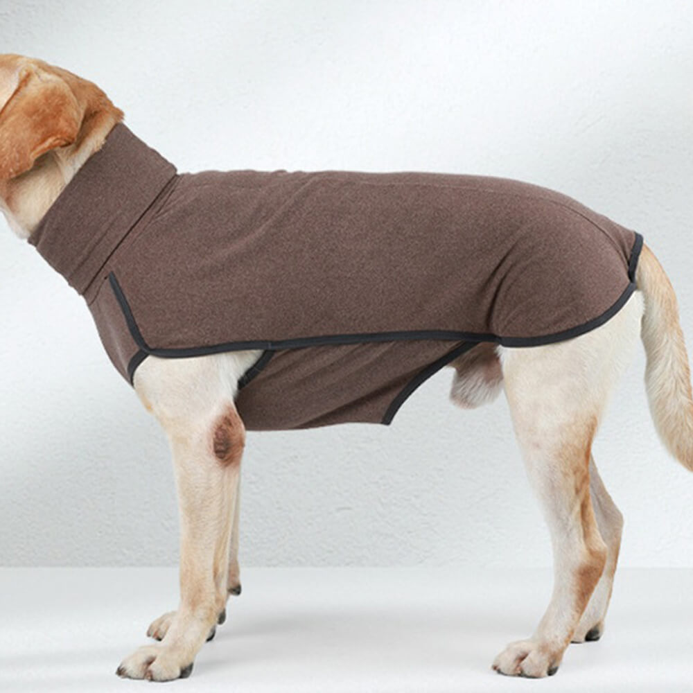 Rotwein-Wintermantel für große Hunde, winddicht & wasserabweisend, mit Kälteschutz für Outdoor-Abenteuer.