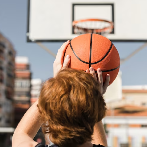Geräuschloser Indoor-Trainingsbasketball von Brehn, ideal für diskretes Ballhandling-Training zu Hause. Schaumstoffball.