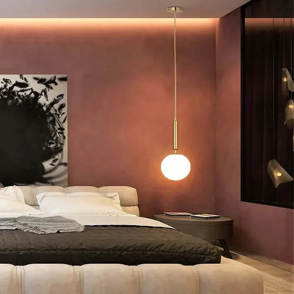 Moderne Brehn Pendelleuchte mit Milchglas-Kugel. Stilvolle LED-Hängeleuchte für Ihr Wohnzimmer.
