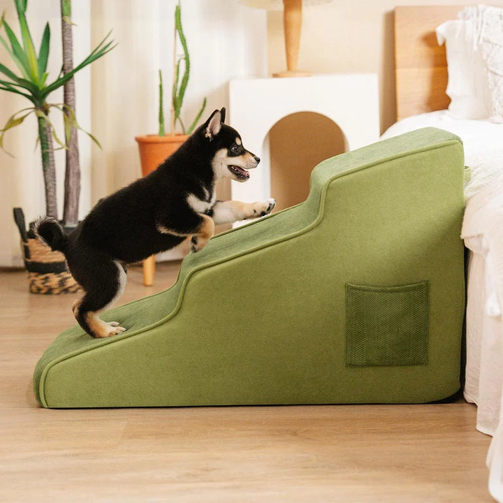 Hochwertige Haustiertreppe aus Chenille, bietet Hunden & Katzen sicheren Aufstieg zum Sofa.