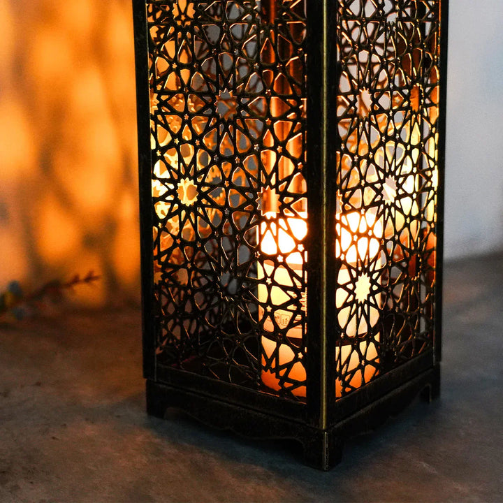 Edles Vintage Bronze Windlicht, dekorativer Kerzenhalter im orientalischen Stil, ein Blickfang für Ihr Zuhause.