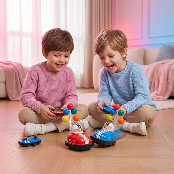 Zwei Autoscooter Spielautos bereit für ein actionreiches Rennen; ideales Jungen Spielzeug mit Schleuder-Funktion.