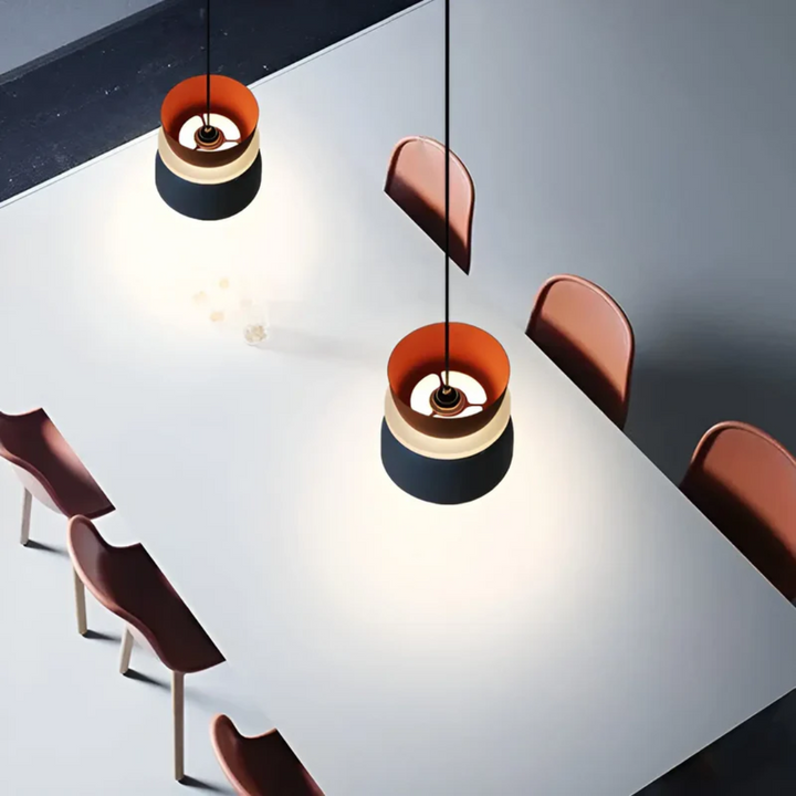 Elegante bunte Macaron Hängeleuchte mit energieeffizienter LED-Beleuchtung.