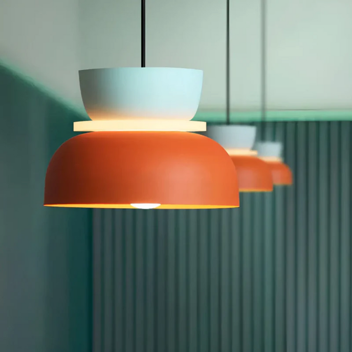 Helle LED Macaron Pendelleuchte, bunt, ideal als Schlafzimmerlampe.