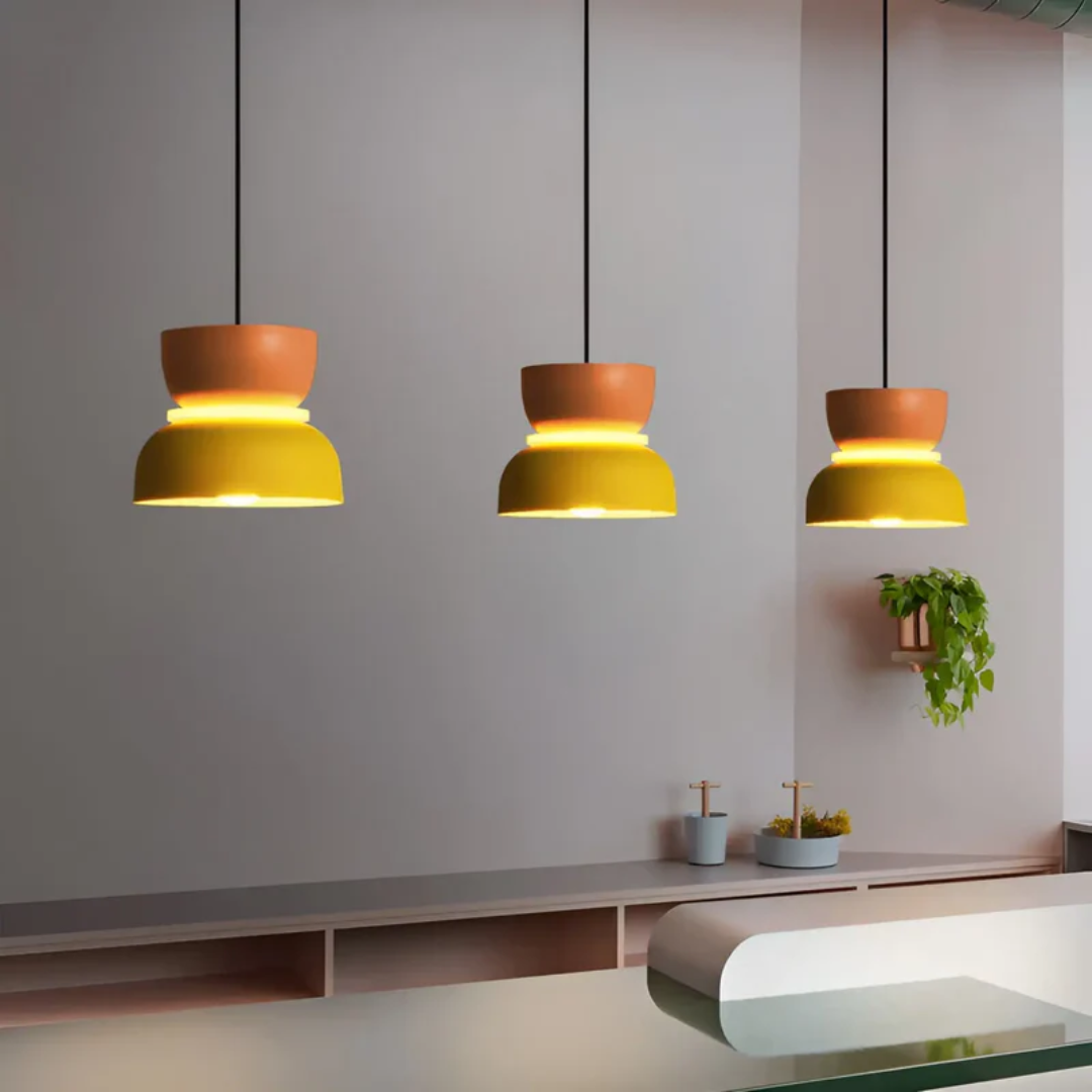 Lebendige bunte Macaron Pendelleuchte mit LED, moderne Akzente für Zuhause.
