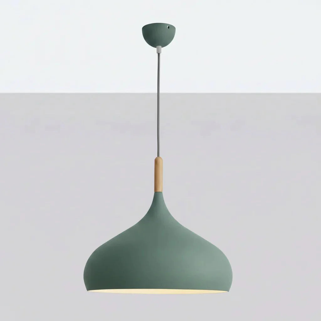 Bunte Pendelleuchte für das Esszimmer. Moderne, nordische Metalllampe, minimalistisches Design, dekorative Hängelampe.