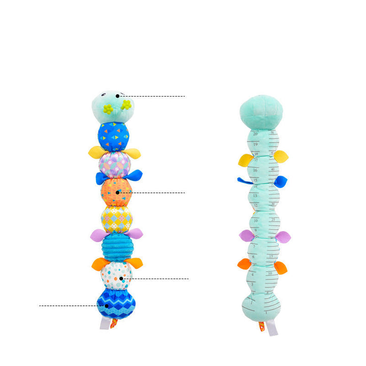 Sensorische Raupe für Babys: bunte Stoffe, Rassel & Musik stimulieren Sinne und fördern die Entwicklung.