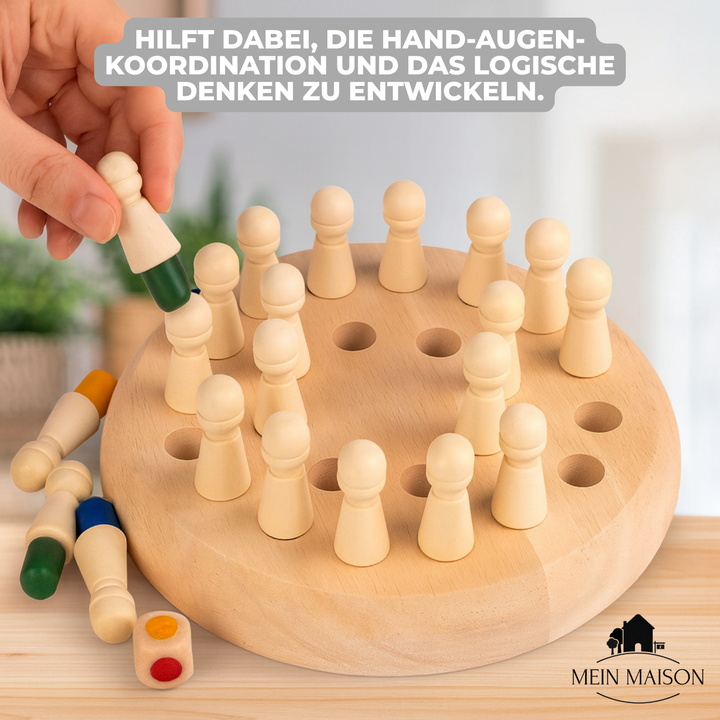 Nahaufnahme der Memory-Plättchen aus Holz mit niedlichen Motiven, pädagogisches Spielzeug ab 3 Jahren.