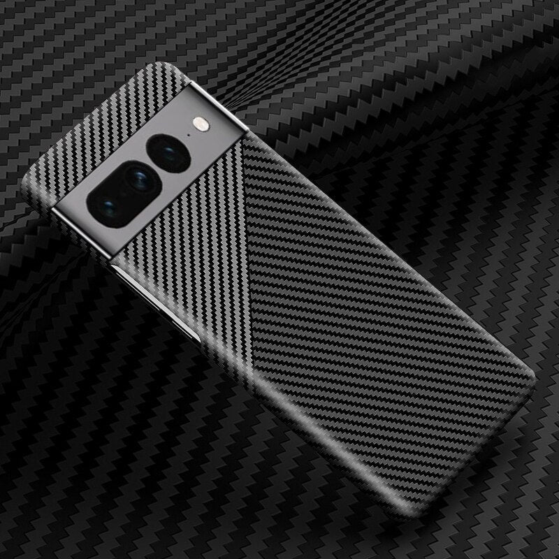 Leichte Carbon Schutzhülle für Google Pixel 8 Pro. Maximaler Schutz vor Stürzen und Kratzern.