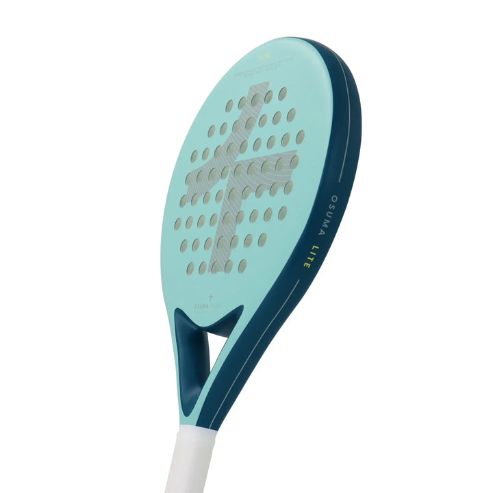 Präziser Carbon Padel-Schläger für überragende Ballkontrolle und akkurate Schläge von Padelspielern.