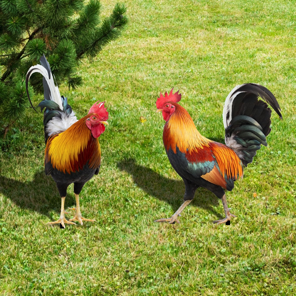 Dekorativer Acryl-Hahn als charmante Gartenfigur. Ideal als bunte, wetterfeste Außendeko für jeden Garten.