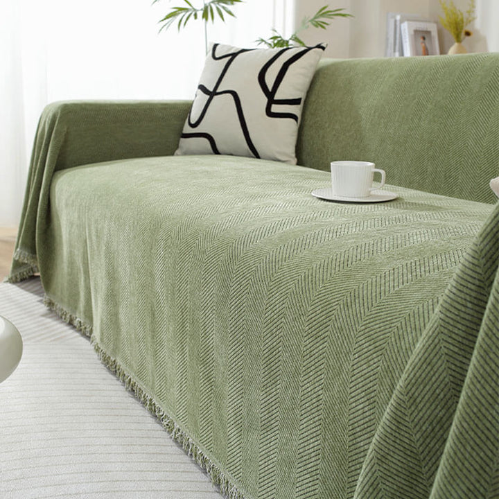 Dekorative Chenille-Decke für Sofa, mit elegantem Fischgrätenmuster und Quasten.