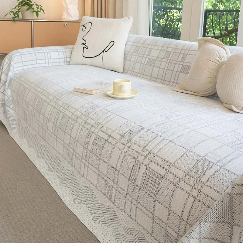 Hochwertiger Chenille Sofaüberwurf mit stilvollem Karomuster. Schützt Ihr Sofa effektiv & atmungsaktiv.