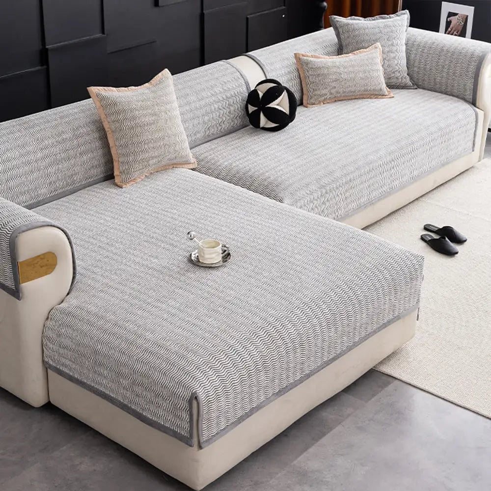 Ganzjährige Chenille Sofa-Schutzhülle, atmungsaktiv, rutschfest, schützt Ihr Sofa stilvoll.