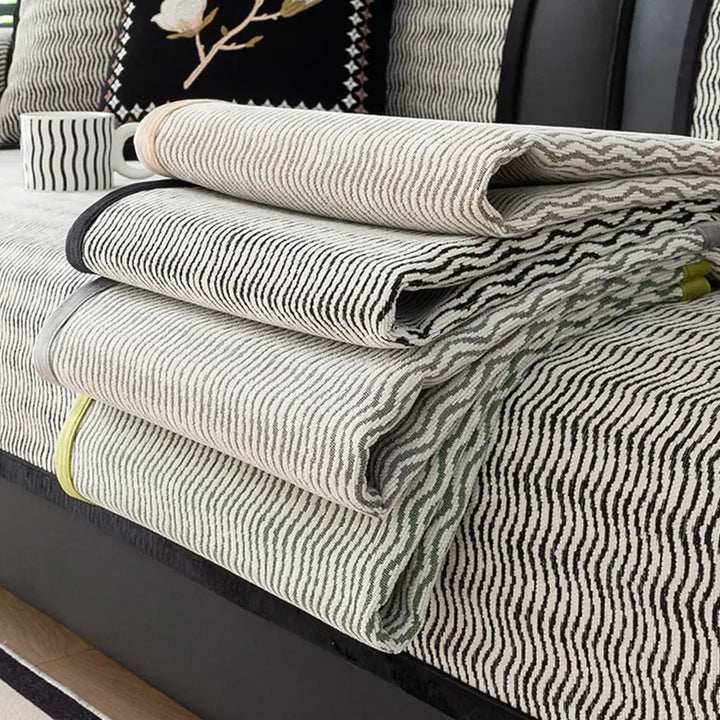 Atmungsaktive & rutschfeste Chenille Schutzhülle für Sofa, idealer Möbelschutz, leicht zu reinigen.
