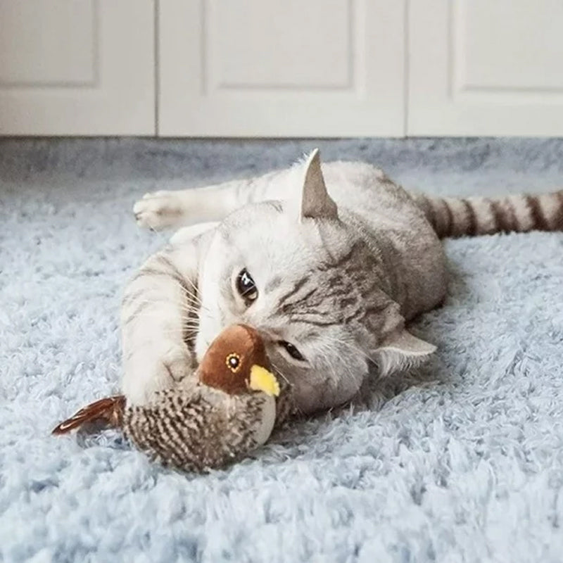 Fördern Sie den Spieltrieb Ihrer Katze mit dem ChirpBird Vogelspielzeug und seinen Sounds.