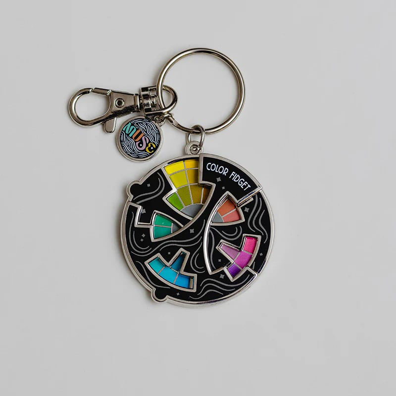 ChromoSpin Farb-Pin: Kreatives Accessoire als Anstecker, Schlüsselanhänger oder Magnet mit Farbkreis-Funktion.