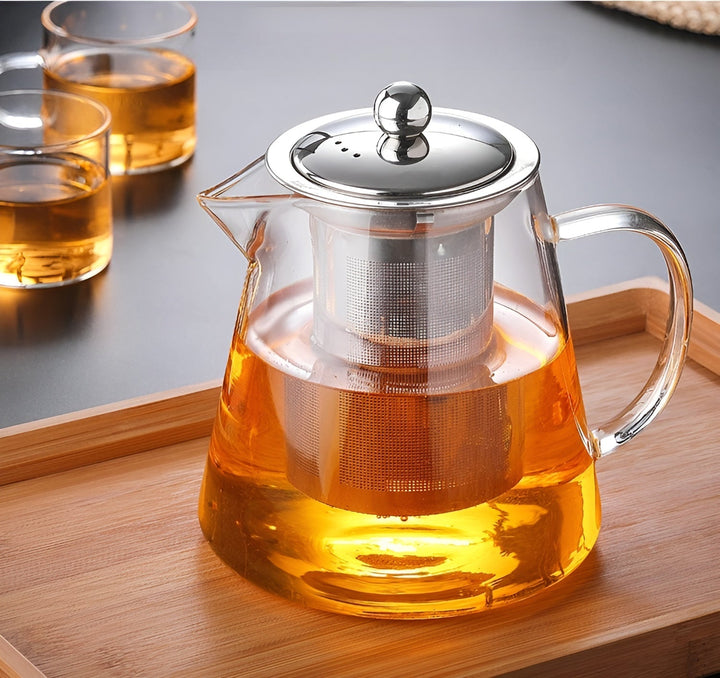 Claritéa Design-Teekanne aus Glas mit Filter, perfekt für heißen Tee oder selbstgemachten Eistee.