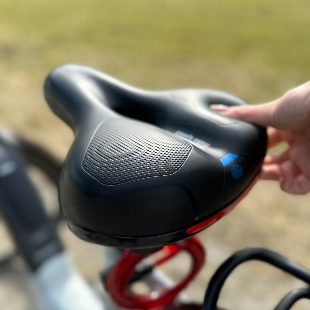 Hochwertiger Fahrradsattel m. ergonomischem Design u. stoßdämpfendem Memoryschaum f. angenehmes Radfahren.