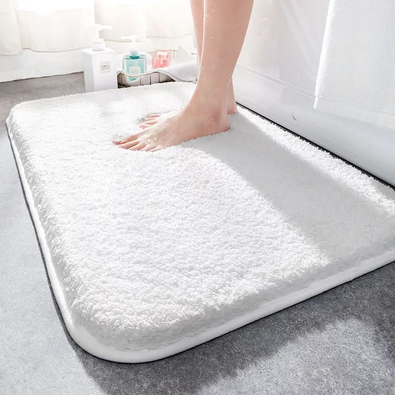 Stilvolle CLOUDLUXE Luxus Badematte im modernen Badezimmer, bietet Weichheit, Saugfähigkeit & Rutschfestigkeit.
