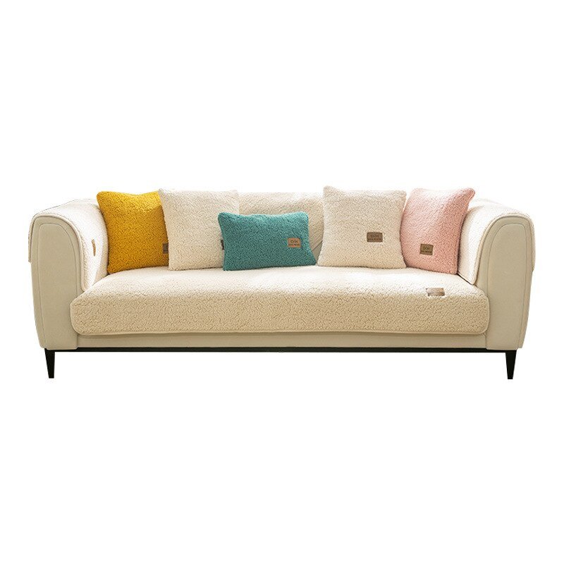 Beigefarbener CloudShield Sofabezug, elastisch, schützt Ihr Sofa und passt perfekt zur Wohnzimmerdeko.