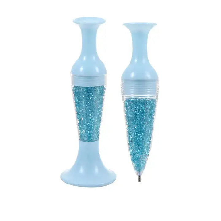 Mit dem CrystalPen Applikator mühelos Strasssteine und Perlen aufbringen; für professionelles Nageldesign.