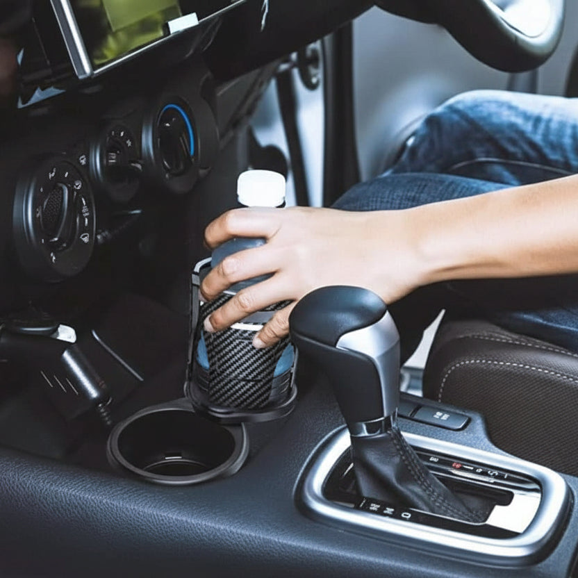 CUPSWIVEL Auto-Becherhalter für Doppelgetränke. Schafft Ordnung & erhöht den Fahrkomfort im Auto-Innenraum.