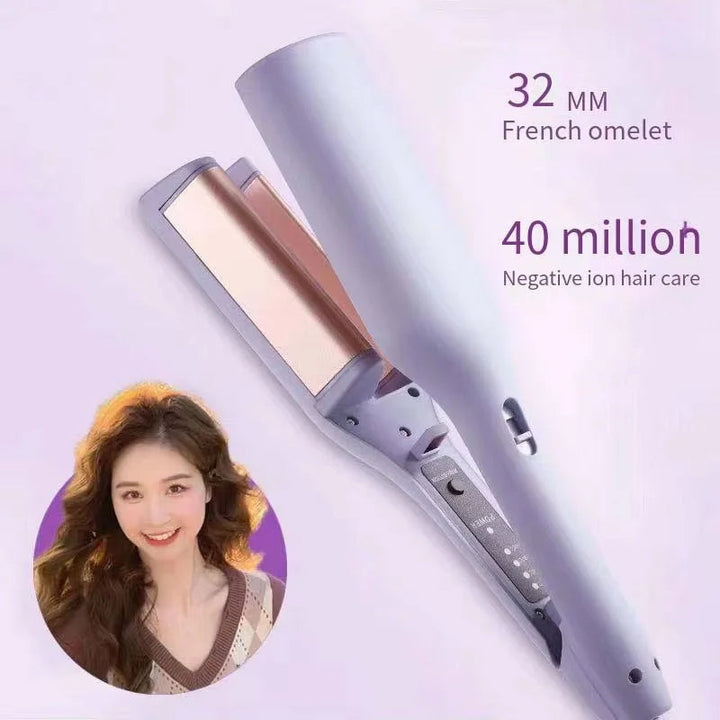 Hände halten den CurlMagic Lockenstab beim Styling. Für fabelhafte Haartage mit seidig glänzenden Locken.