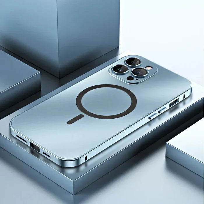 Dünne iPhone Hülle aus Metall mit MagSafe. Modernes Design & starker Magnethalt.