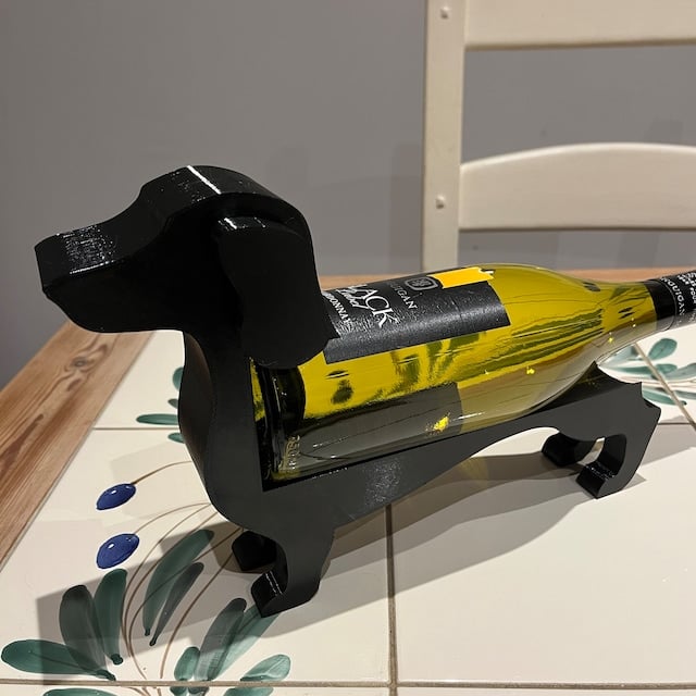 Stilvolle Wohndeko: Dackel Weinflaschenhalter, ideal als Weinregal für Ihre Lieblingsweine.