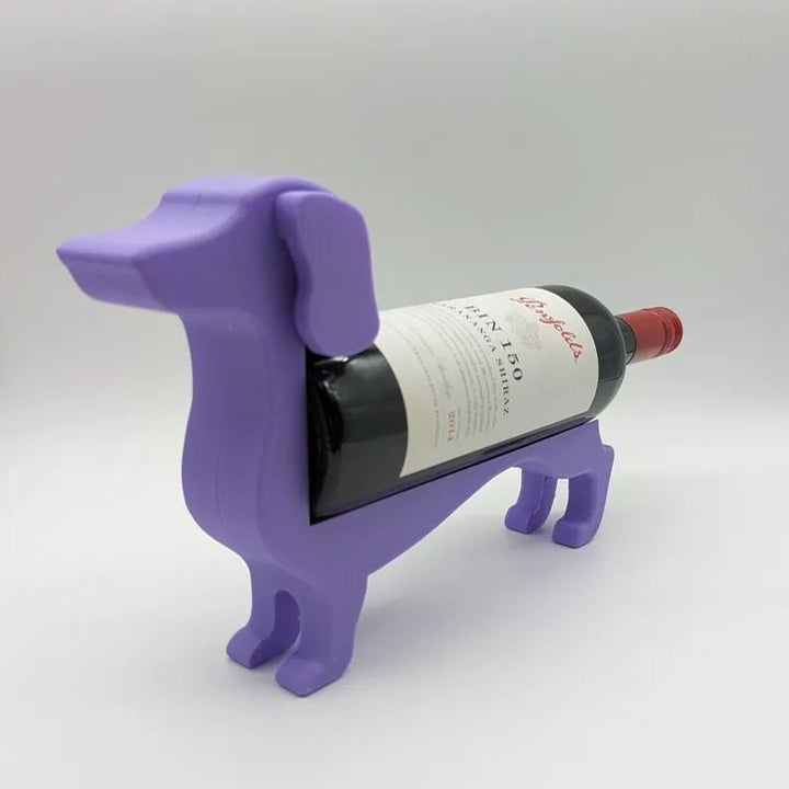 Frontansicht des Dackel Weinflaschenhalters. Eine originelle Geschenkidee und Wein-Dekoration.