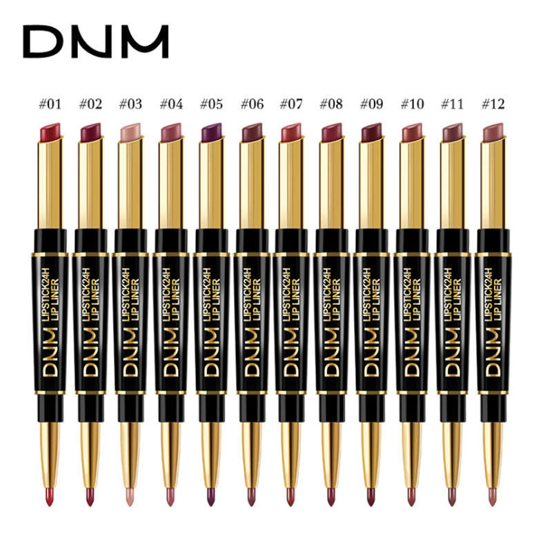 Damen mit perfekt definierten Lippen dank mattem 2-in-1 Lippenstift & Konturenstift. Langanhaltend, wasserfest.