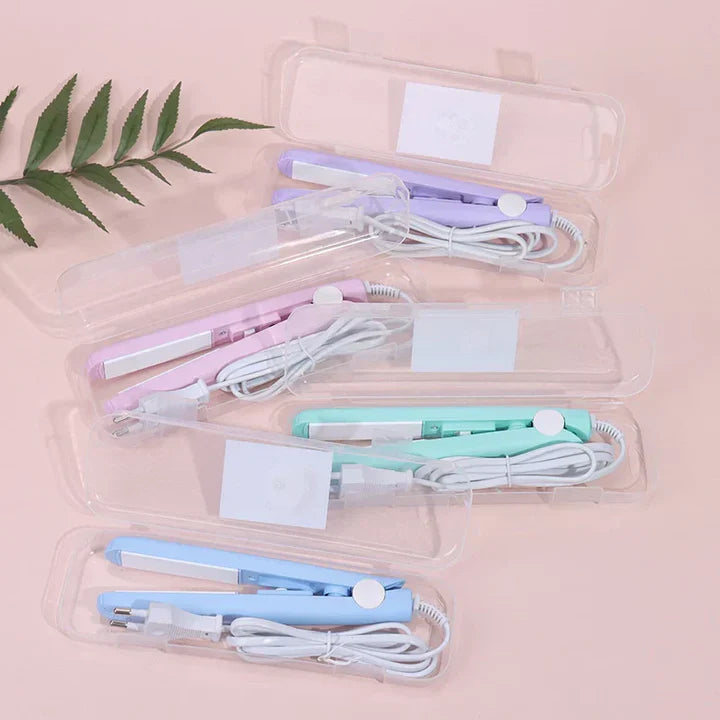 Mini Glätteisen und Lockenstab mit schützenden Keramikplatten für sanftes, effektives Haarstyling.