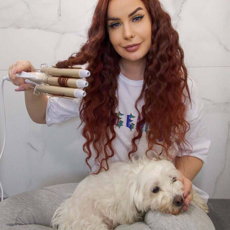 Damen 3-Stab Lockenstab für perfekte, langanhaltende Wellen. Haarstyling für Volumen und frizzfreie Frisuren.
