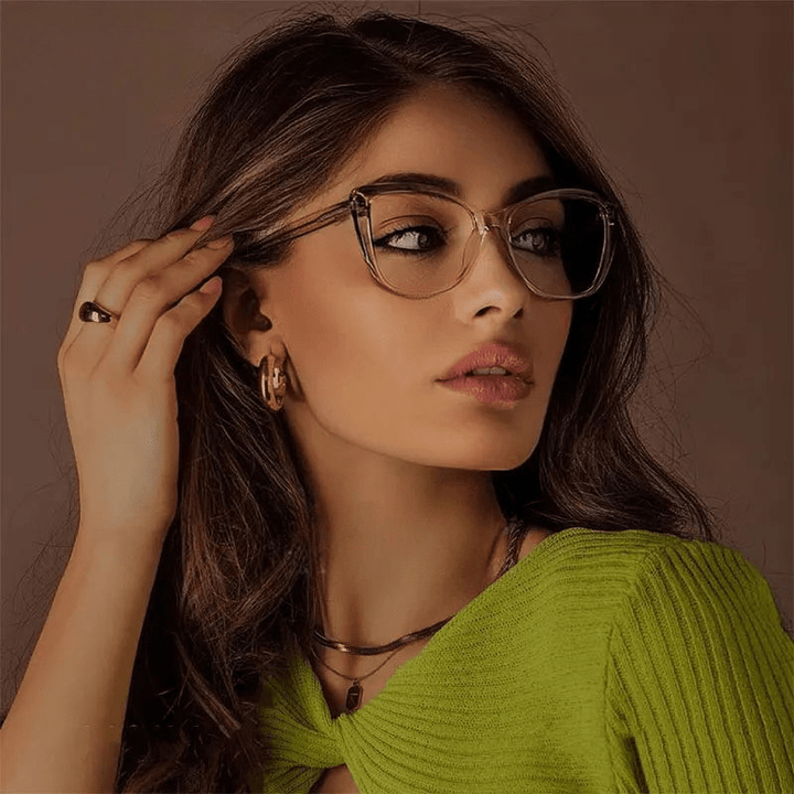 Damen Modeaccessoire: Stilvolles Brillengestell mit Blaulichtfilter & Sehstärke-Option.