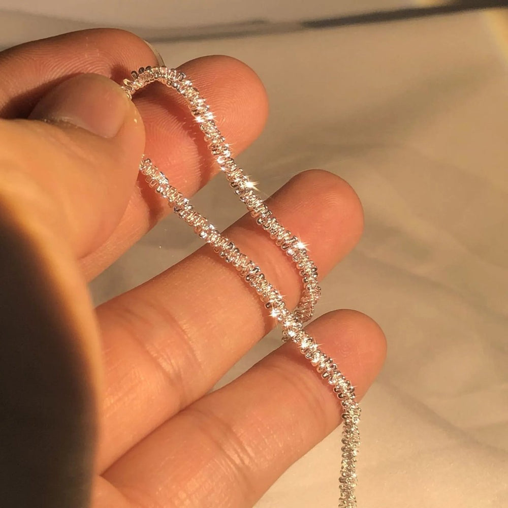 Schlichtes Damen Sterlingsilber Armband, klassischer Silberschmuck für einen eleganten Look. Hypoallergen.