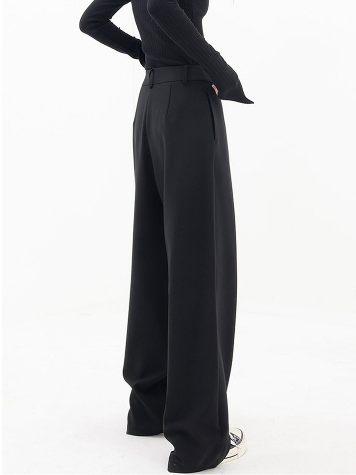Fashion-Statement: Baggy-Hose für Damen, asymmetrischer Bund, perfekt für Modebewusste.
