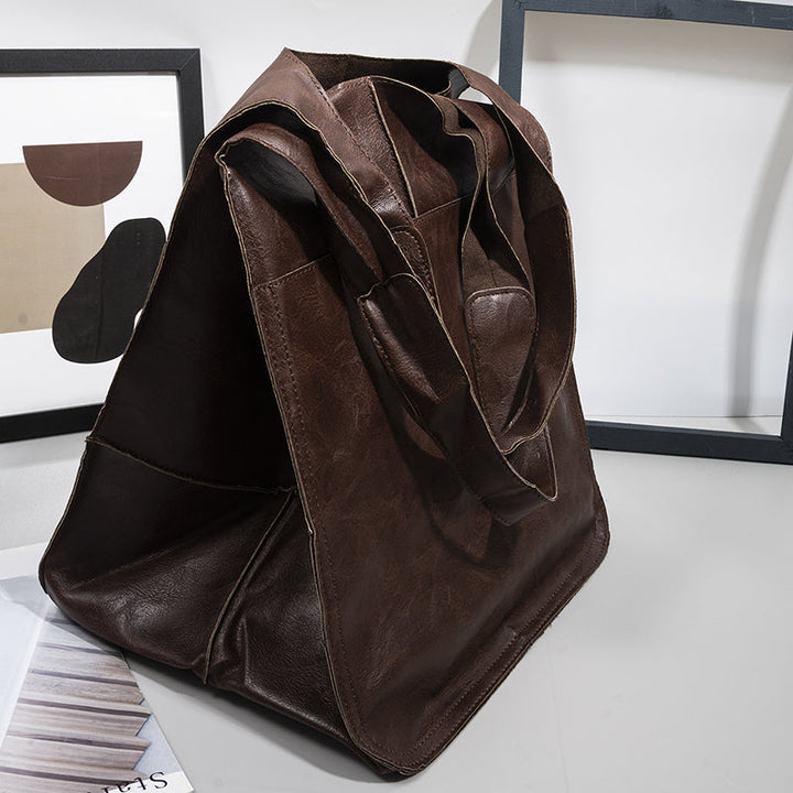 Robuste Damen Reisetasche aus Leder; stilvoller Weekender für jede Gelegenheit.