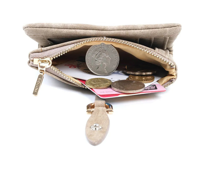 Elegante Damen-Clutch, matt-grün, mit Druckknopf, ein zeitloses Mode-Accessoire.