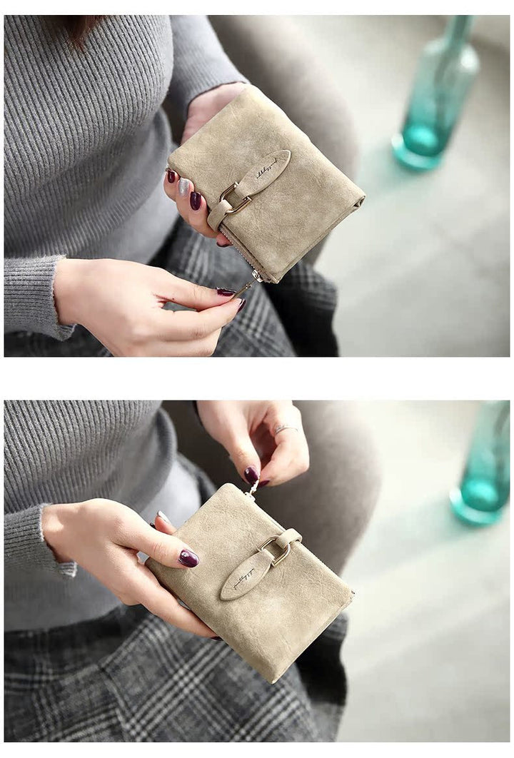 Kurze Brieftasche für Damen, matt, mit Druckknopf, ideal für den täglichen Gebrauch.