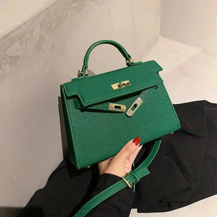Elegante Damen Schultertasche in Braun mit verstellbarem Gurt. Perfekte PU-Leder Handtasche.